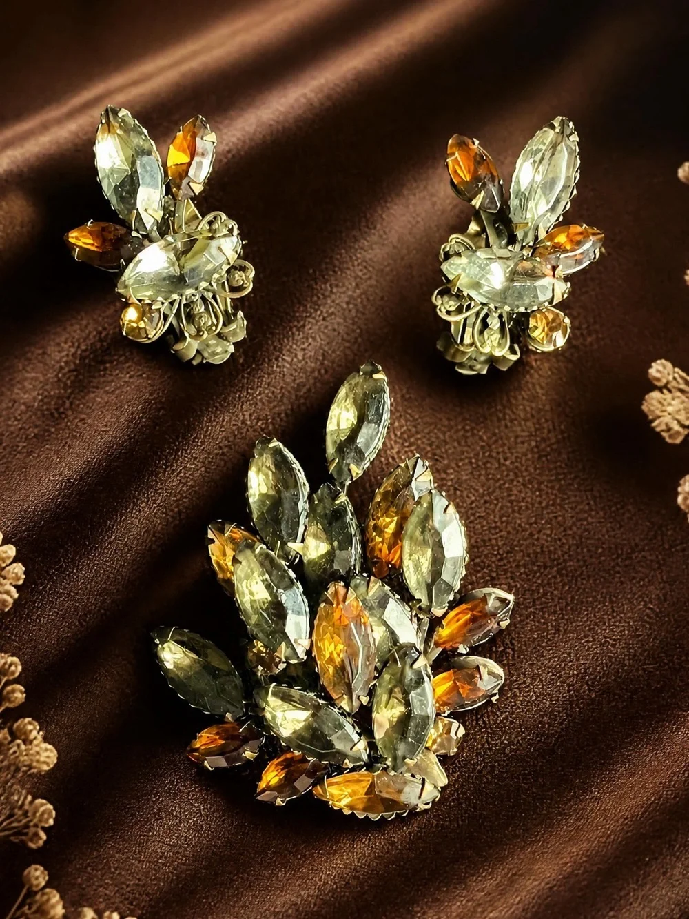 Vintage 1950s Topaz Amber Rhinestone Brooch Earring Set 1825